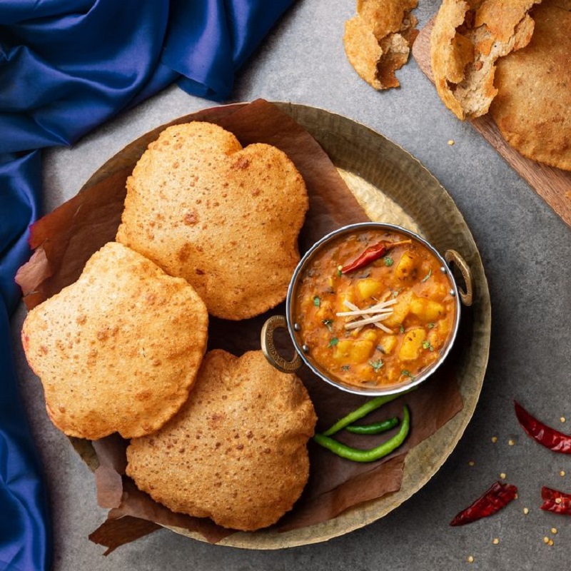Bedmi puri with aloo sabzi