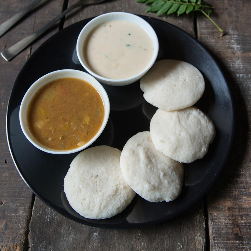 Idli with Sambar & Chutney