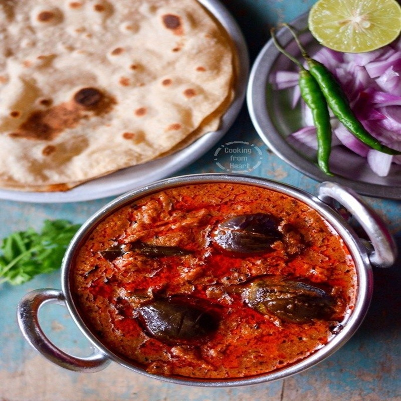 Gutthi Vankaya Kura (Brinjal Sabzi) & Roti